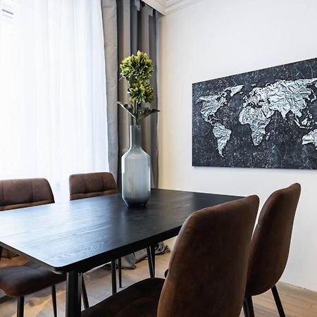 Chic One-Bedroom Apartment With King-Size Bed, Nestled In Vienna'S Vibrant Heart Екстериор снимка